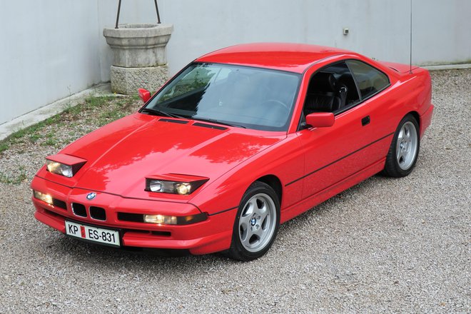 BMW 850i je bil prvič predstavljen leta 1989. Čakalna doba za tega bavarskega posebneža je bila dolga. FOTO: Bruno Kuzmin