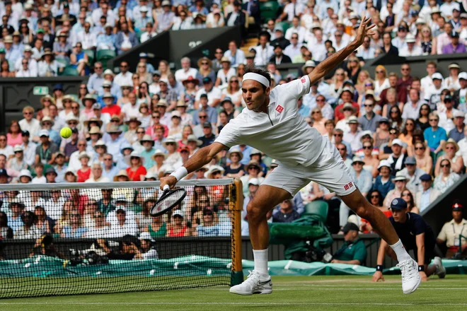Roger Federer je v prvem nizu moral priznati premoč Japoncu Nišikoriju, nato pa je zavladal na igrišču. FOTO: AFP<br />