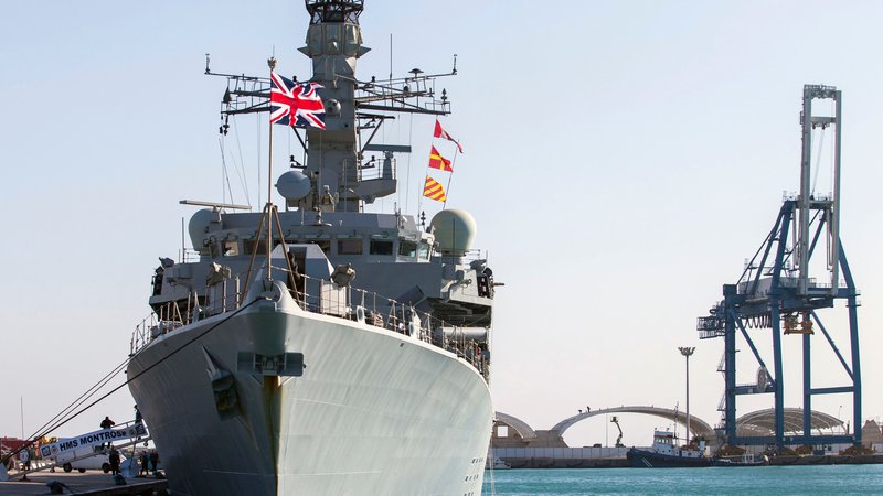 Fotografija: Britanska fregata HMS Montrose je bila v sredo vpletena v incident v Hormuški ožini. FOTO: AFP