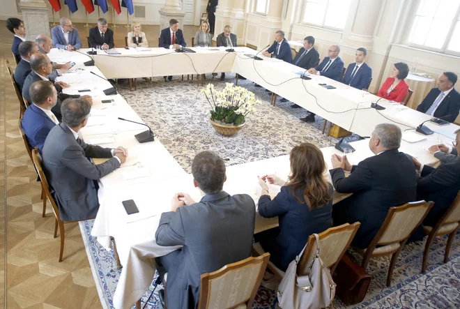 Dogovori s srečanja o spremembah volilne zakonodaje po oceni Pahorja precejšen korak naprej. FOTO: Roman Šipić/Delo
