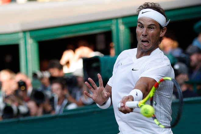 Rafael Nadal je naredil preveč netipičnih napak, da bi lahko ugnal Rogerja Federerja. FOTO: AFP