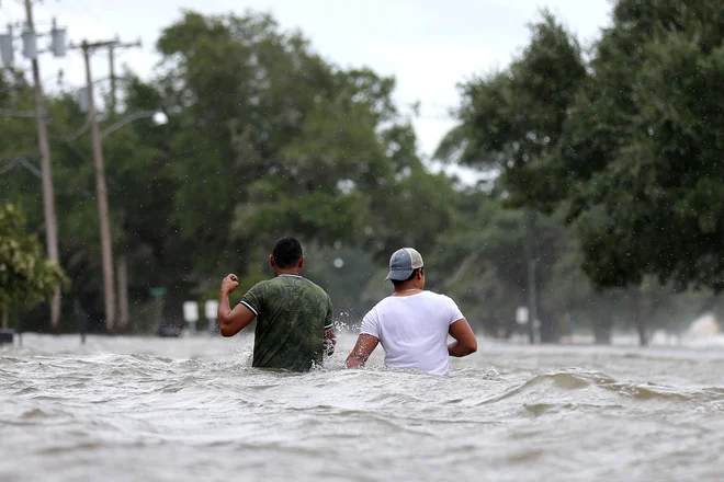 Poplava v Mandevillu v Louisiani. FOTO: Jonathan Bachman/Reuters