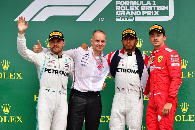 Valtteri Bottas, Lewis Hamilton in Charles Leclerc so tretjič v sezoni stali na zmagovalnem odru. FOTO: AFP