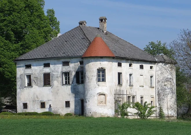 Graščina Praproče, v kateri se je rodil Louis Adamič. FOTO: Wikimedija