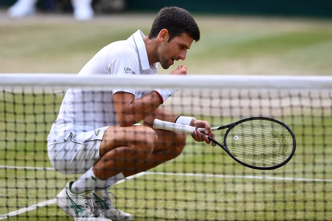 Za Novaka Đokovića ima ob vsaki wimbledonski zmagi trava boljši okus. FOTO: AFP