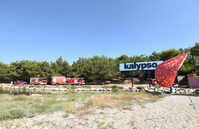 Zagorelo je blizu nočnega kluba Kalypso, kjer te dni poteka glasbeni festival Fresh Island. FOTO: Jure Mišković/Cropix 