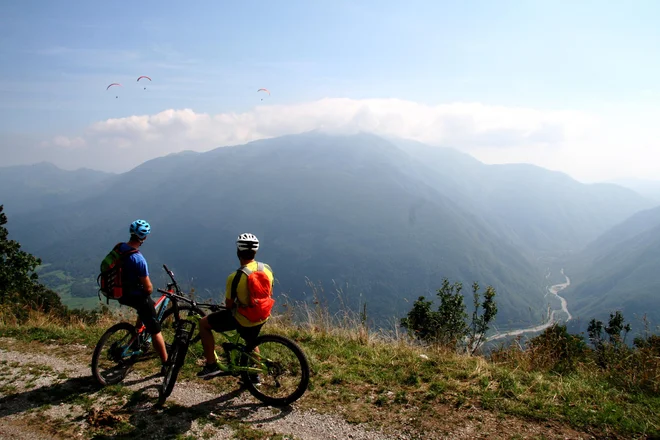 Kolesarji se strinjajo z namensko rabo turistične takse, da bi ustregli lastnikom gozdov, ki zdaj ne dobivajo nikakršnega nadomestila in kolesarsko vožnjo lahko prepovejo. Foto Blaž Močnik