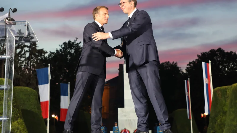French president Emmanuel Macron (L) shakes hands with Serbian president Aleksandar Vucic during a ceremony marking the inauguration of the restored "Monument of Gratitude to France" at the Kalemegdan parc on July 15, 2019, in Belgrade, as part of Macront's two-day state visit to Serbia. (Photo by Ludovic MARIN / AFP)