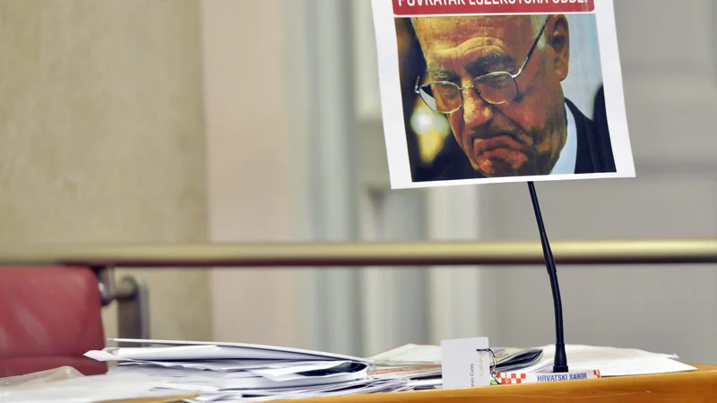 Fotografija: plakat s Josipom Perkovicem FOTO:Bruno Konjevic/Cropix