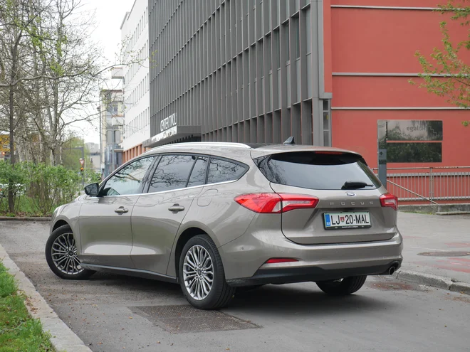 Ford focus karavan je s prenovo sicer dobil bolj kupejevski zaključek, a najpomembnejša še naprej ostaja uporabnost. Foto Boštjan Okorn