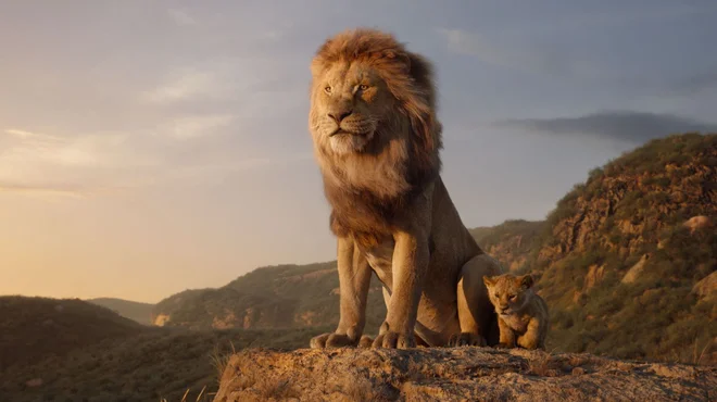 Mufasa in Simba, kralj in njegov naslednik. FOTO: promocijsko gradivo Disney Enterprises