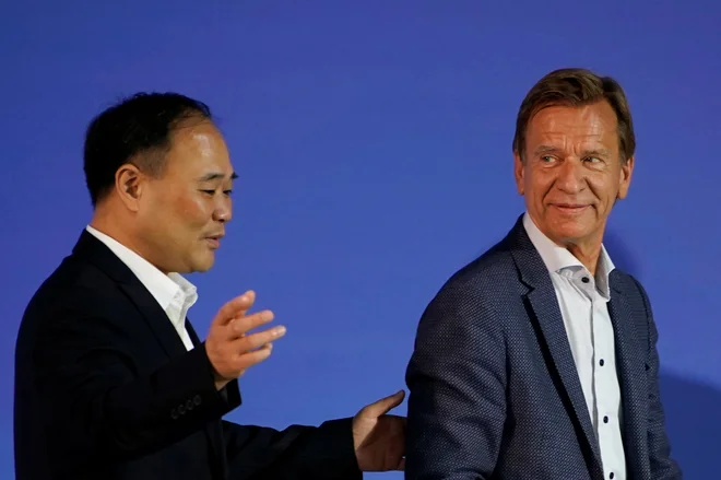 Li Shufu in Håkan Samuelsson, prvi mož Volva. FOTO: Reuters