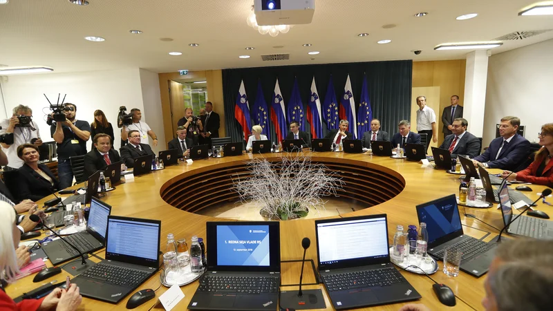 Fotografija: V vrsti kadrovskim menjav je vlada danes zapolnila tudi mesto državnega sekretarja na obrambnem ministrstvu. FOTO: Leon Vidic/Delo