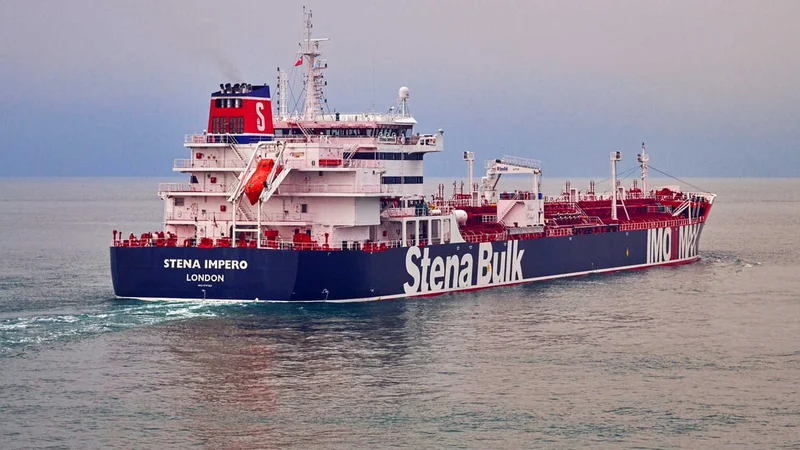 Fotografija: Posadka zajetega tankerja Stena Impero šteje 23 ljudi, nihče med njimi ni Britanec. FOTO: Reuters