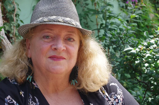 Odigrali smo že 244 predstav <em>Čarovnica Hillary gre v opero</em>, v gledališče pridejo vedno nove generacije otrok in prav z veseljem jih poskušam navdušiti za opero, pravi Alenka Cilenšek. Foto Peter Rak