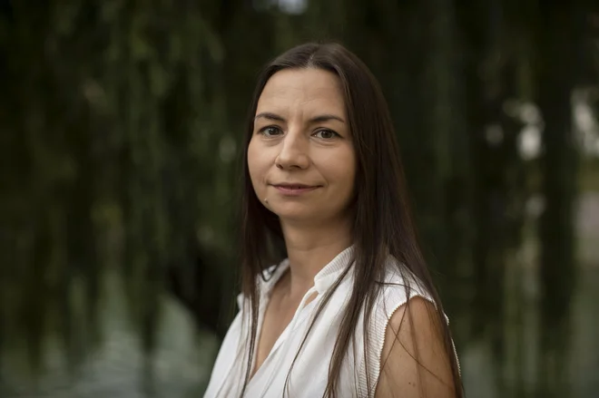 »Literatura mi je pomagala pri inspiraciji, ko si še nisem upala pri sebi pregloboko brskati,« je razkrila skladateljica. Foto Voranc Vogel