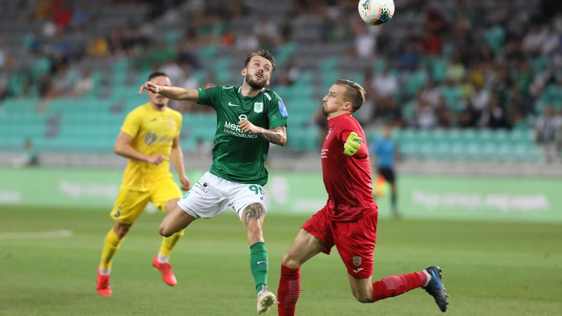 Fotografija: Asmir Suljić je začel v upočasnjenem ritmu, po zaostanku pa stinil na plin in bil najzaslužnejši za Olimpijin zasuk proti Domžalam. FOTO: Voranc Vogel/Delo