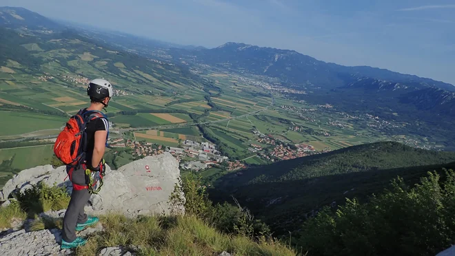 Za lep razgled ni treba nujno na tisočake. Gradiška tura nudi izjemen pogled na Vipavsko dolino.