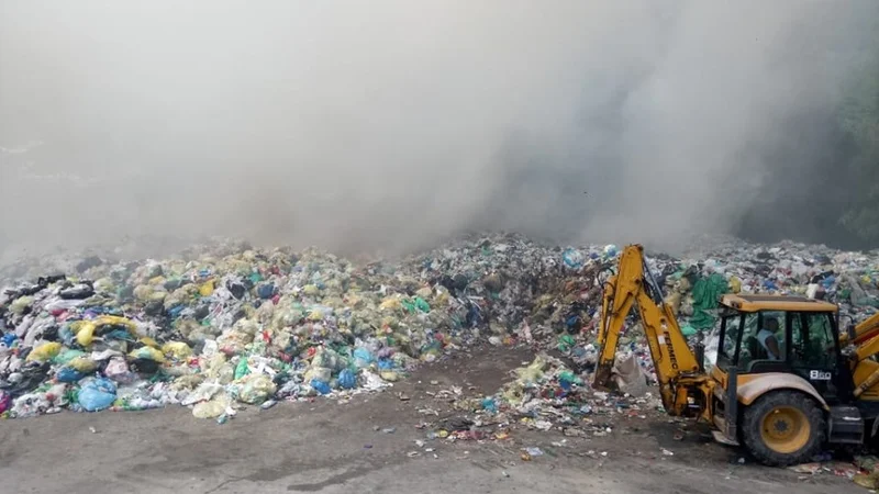 Fotografija: Požar na deponiji Dragonja. FOTO: Gasilska brigada Koper