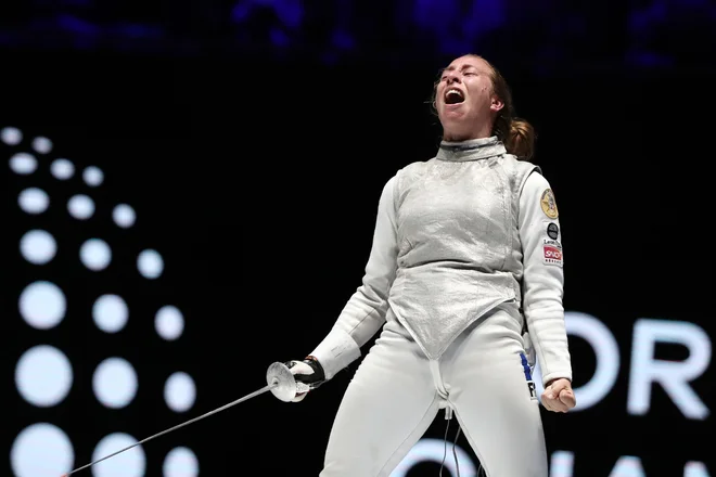 Francozinja Pauline Ranvier se veseli zmage proti Italijanki Arianni Errigo. FOTO: Peter Kohalmi/AFP