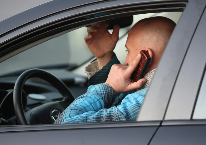 Ustavno sodišče za zdaj preprečilo, da bi nas policija v svoje mreže ulovila z lovilci IMSI. FOTO: Igor Zaplatil/Delo