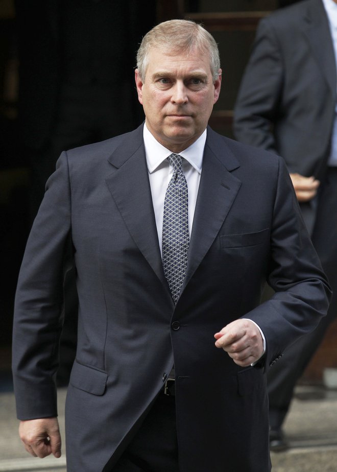 Med Epsteinovimi znanci je tudi britanski princ Andrew. FOTO: Reuters