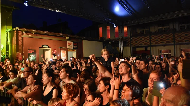 Fotografija: Novokudovcem lahko le želimo, da bi jim generacijski premik uspel, preden bi utegnili izgubiti še zadnje zveste stare obiskovalce. Foto Ivo Pogorelčnik