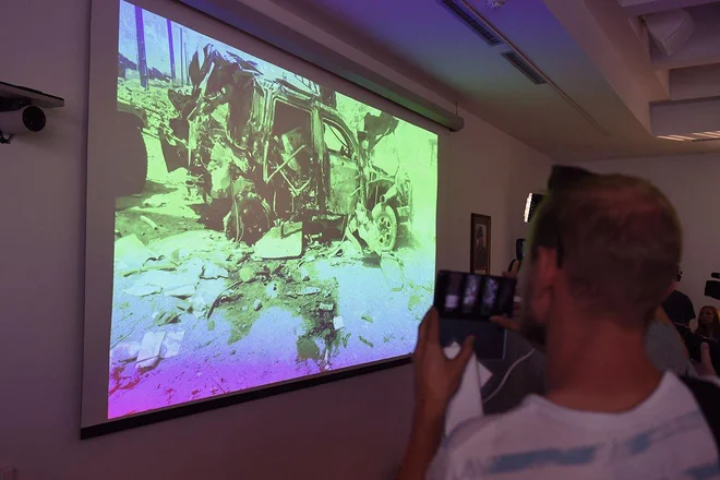Na novinarski konferenci so objavili tudi fotografije uničenega vozila, v katerem so bili trije hrvaški vojaki. FOTO: Mladen Čobanović/MORH