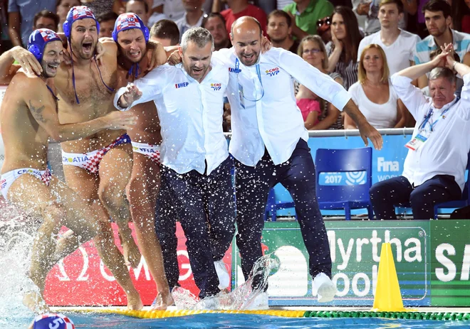 Tako so se hrvaški vaterpolisti veselili naslova svetovnih prvakov pred dvema letoma. Foto AFP