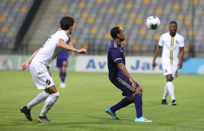 Tesna zmaga z 2:1 napoveduje še zelo napet povratni dvoboj prihodnjo sredo v Stockholmu. FOTO: Tadej Regent/Delo