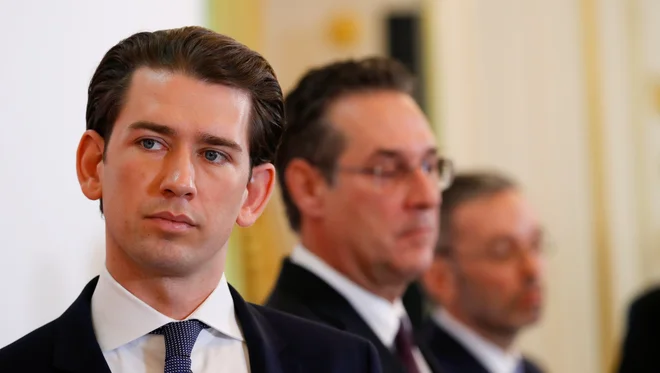 Prvak ljudske stranke Sebastian Kurz je uspešno prestal afero Ibiza, ki je odnesla njegovega takratnega koalicijskega partnerja, nekdanjega vodjo svobodnjakov Heinz-Christiana Stracheja. FOTO: Reuters