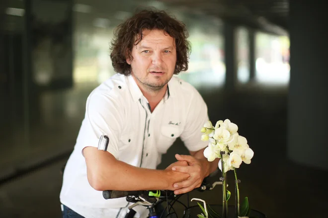 Roman Ferenčak, soustanovitelj in direktor podjetja Ocean Orchids se bori z birokratskimi mlini na veter. Molk organa, s katerim se je srečal pri odobritvi koncesije za izrabo termalne vode, je trajal kar osem let, razkriva v pogovoru za Sobotno prilogo. FOTO: Jure Eržen