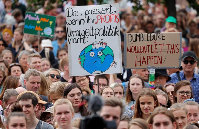 People attend a &quot;Fridays for Future&quot; protest, claiming for urgent measures to combat climate change, in Berlin, Germany, July 19, 2019. REUTERS/Fabrizio Bensch Foto Fabrizio Bensch Reuters