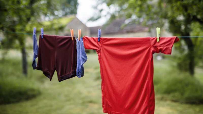 Fotografija: Za sušenje ne uporabljajte sušilnih strojev, najboljše je sušenje na zraku. Ne likajte. FOTO: Shutterstock