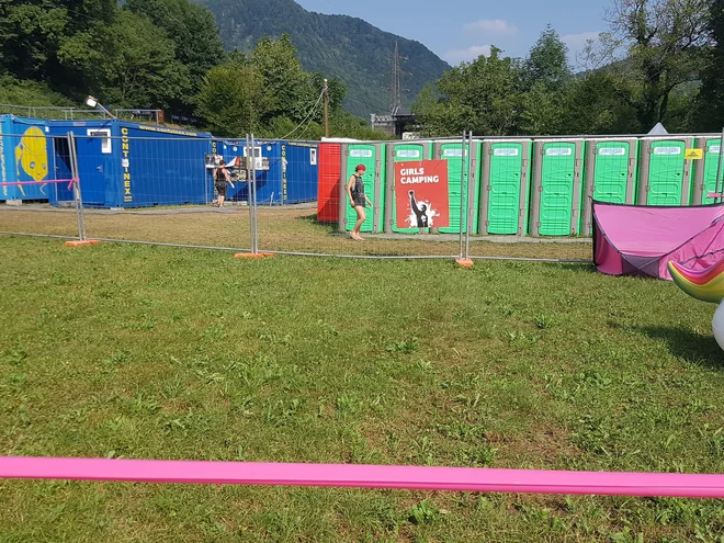 Poskrbeli so tudi za tiste, ki bi se morebiti počutile manj varne. FOTO: Simona Drevenšek