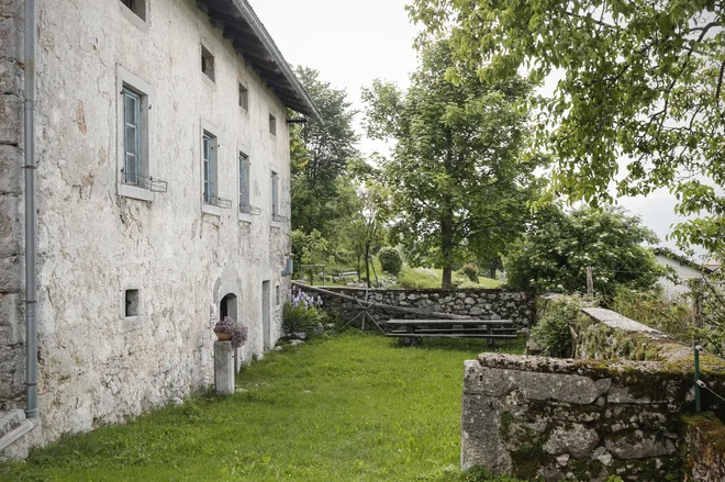 Veliko je storil za preporod kovaštva na Primorskem. Na fotografiji je kovaški muzej v Lokavcu, kjer je Milko Bremec Kovaško produktivno zadrugo vključil v Fužinar Foto Uroš Hočevar