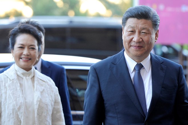 Kitajski predsednik Ši Džinping s soprogo v Italiji. FOTO: Guglielmo Mangiapane/Reuters