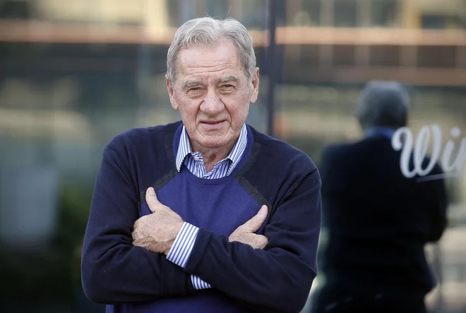 Milan Mandarić prodaja Olimpijo, a je posel z Nardinom očitno padel v vodo. Glede na zadnje uspehe ni izključeno, da bo Mandarić še za sezono podaljšal &raquo;bivanje&laquo; v Ljubljani. Želel si je uspešno in gledljivo Olimpijo in zdaj, ko je na izhodnih vratih, jo je končno dobil. FOTO: Blaž Samec/Delo