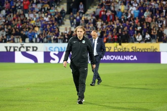 Olimpija je nov zagon dobila, ko je na trenersko klop sedel ljubljenec navijačev Safet Hadžić in povezal ekipo v celoto, ki deluje bolje kot kdaj prej v Mandarićevi dobi. FOTO: Tadej Regent/Delo