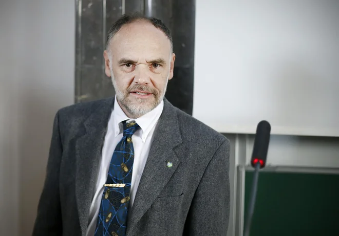»Ob tej novici se gotovo marsikdo počuti nelagodno, a se nelagodno počutimo tudi ob zakolu živali za meso, ki ga sicer brez nelagodja pojemo.« dr. Roman Jerala <br />
FOTO: Blaž Samec