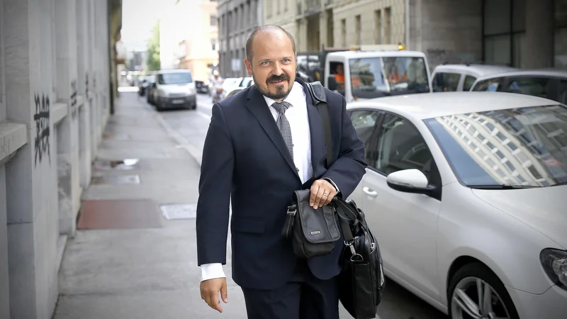 Fotografija: Janez Poklukar je uspešno končal sanacijo jeseniške bolnice, zdaj ga čaka zahtevnejša v Ljubljani. Foto: Blaž Samec/Delo