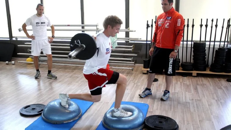 Fotografija: Vadba je že dolgo poznana tudi kot učinkovit preventivni dejavnik pred mnogimi nenalezljivimi kroničnimi boleznimi. FOTO: Arhiv Polet/Delo
