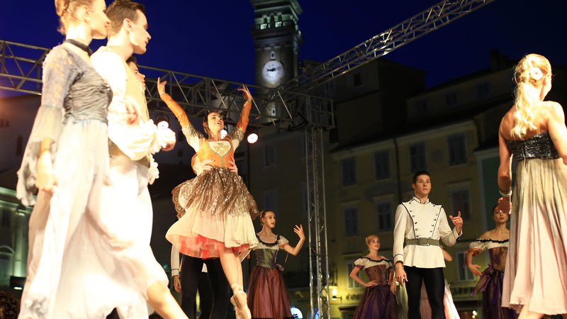 Fotografija: Vrhunski slovenski balet na Tartinijevem trgu Foto Tomi Lombar