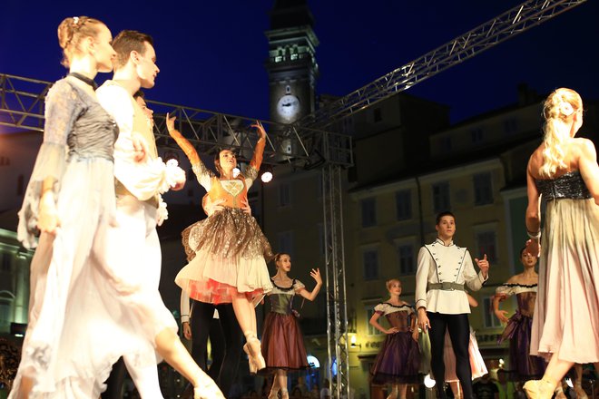 Vrhunski slovenski balet na Tartinijevem trgu Foto Tomi Lombar