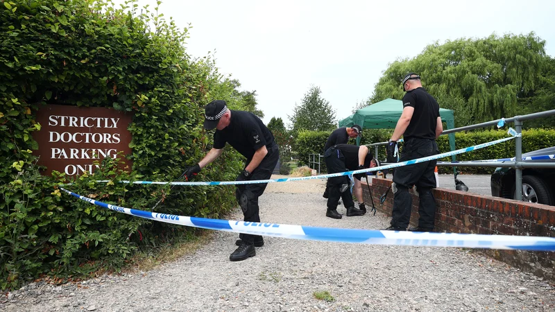 Obmetavanje s krivdo za lansko dogajanje v Salisburyju med velesilama se ne konča. FOTO: Reuters