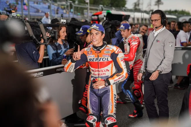 Tudi Marc Marquez, zvezdnik motogp, prisega na motokros. Pri Hondi so mu podarili Gajserjev motor. FOTO: HRC