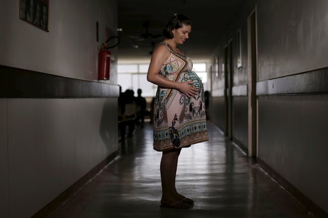Največ mater, ki so bile pri svojem prvem porodu stare pod dvajset let, beležijo v Bolgariji. Tam je leta 2017 se kar 12,5 odstotka vseh prvih porodov pripisuje ženskam, starih pod dvajset let. FOTO: Ueslei Marcelino Reuters