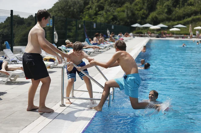 Kompleks je zelo pregleden, starši imajo otroke vselej pod nadzorom. FOTO: Leon Vidic/Delo