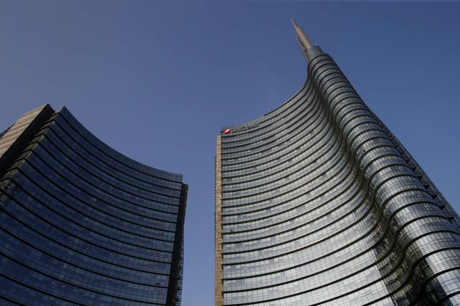 V bančni skupini UniCredit &ndash; na fotografiji sedež v Milanu &ndash; letos računajo na lepe dobičke. FOTO: Blaž Samec/Delo