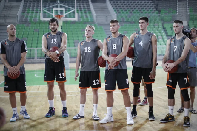 V Stožicah se je zbrala že skorajda celotna, močno spremenjena zasedba. FOTO: Uroš Hočevar